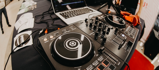 DJ TEHNIKA